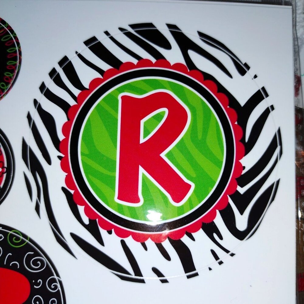 3 Inch Vinyl Decal of the Letter R, for Cups, Mugs, Water Bottles, TRENDY